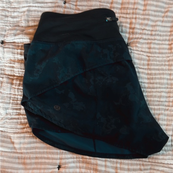 Lululemon speed up short size 6 - Picture 2 of 2